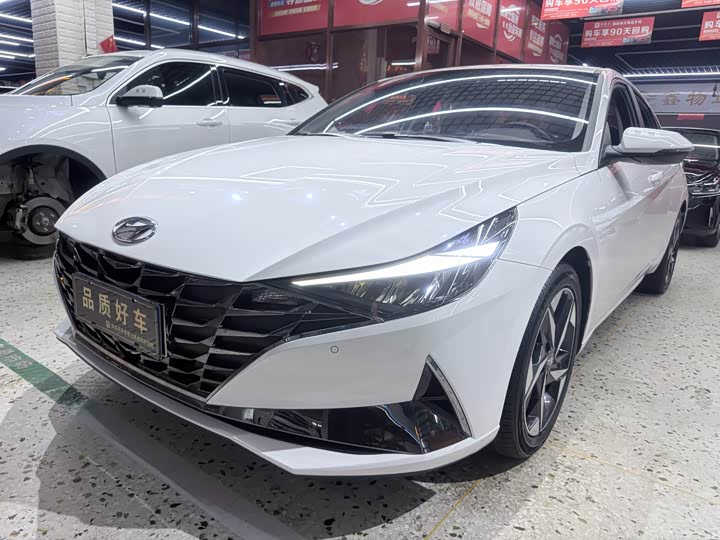 Elantra 2022 1.5L CVT LUX Premium Edition
