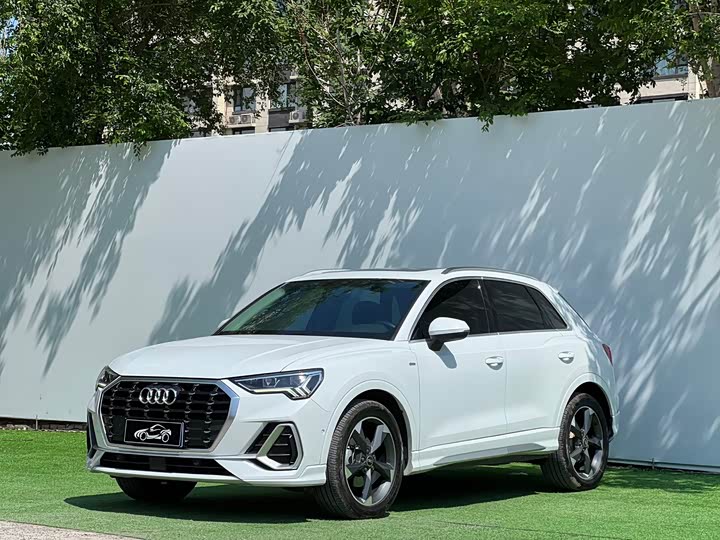 Audi Q3 2022 35 TFSI Fashionable and Dynamic