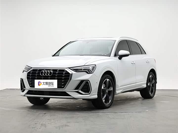 Audi Q3 2022 35 TFSI Fashionable and Dynamic