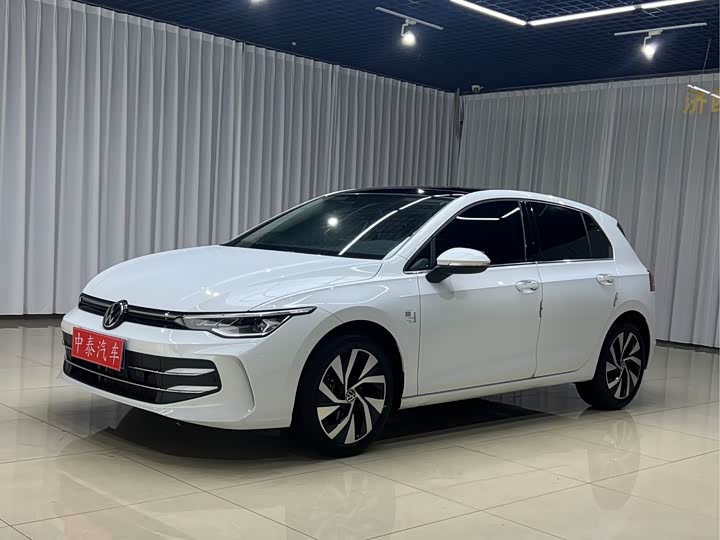 Golf 2025 facelift 300TSI Pro