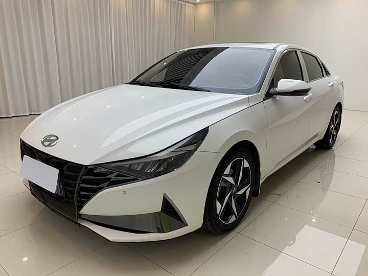 Elantra 2022 1.5L CVT LUX Premium Edition
