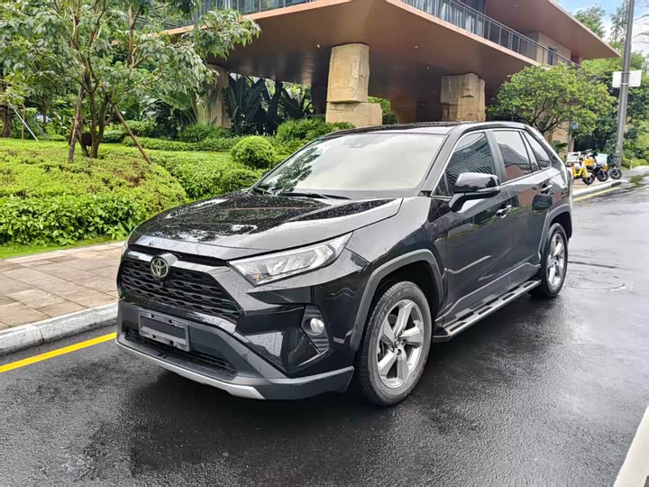 RAV4 2022 2.0L CVT 2WD Fashion Plus Edition