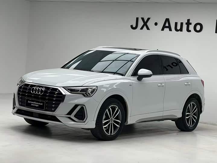 Audi Q3 2022 35 TFSI aggressive and dynamic