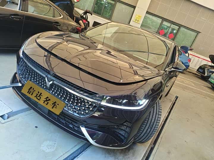Lantu Chasing Light 2024 PHEV four-wheel drive ultra-long range flagship version