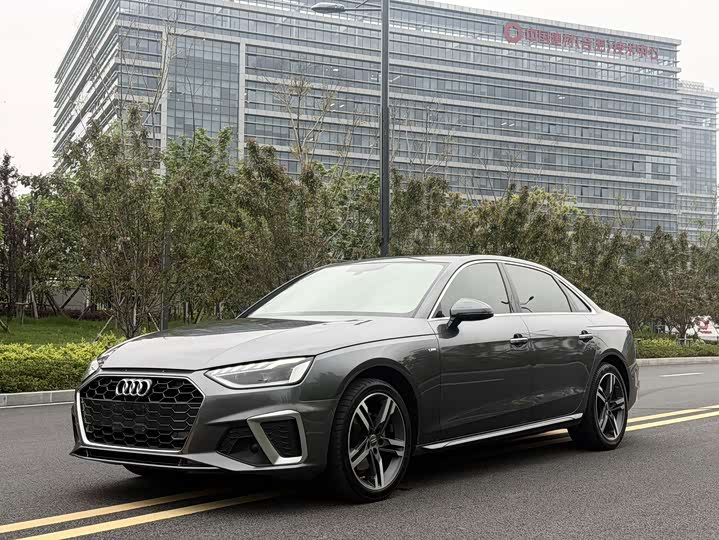 Audi A4L 2020 40 TFSI luxury and dynamic model