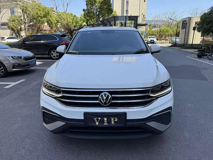 Tiguan L 2024 outstanding model 300TSI automatic two-wheel drive dragon version