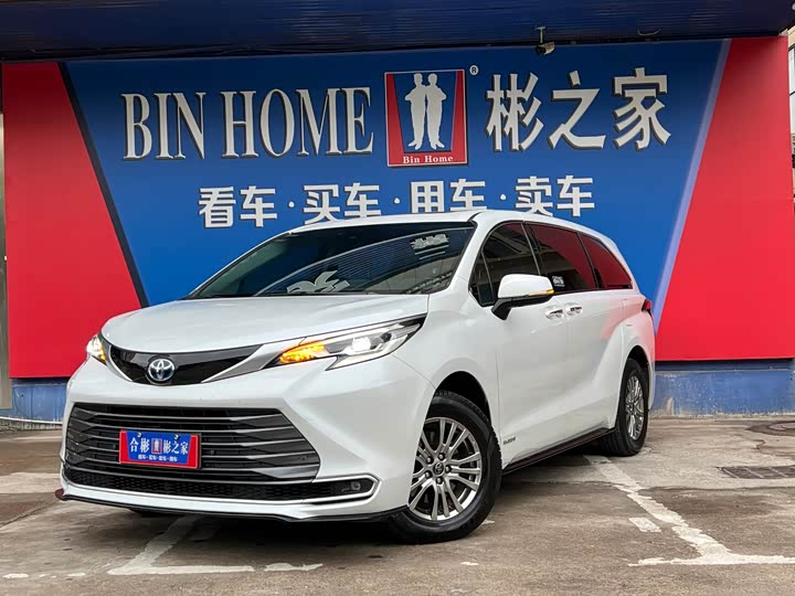 SIENNA 2023 2.5L Hybrid Deluxe Edition