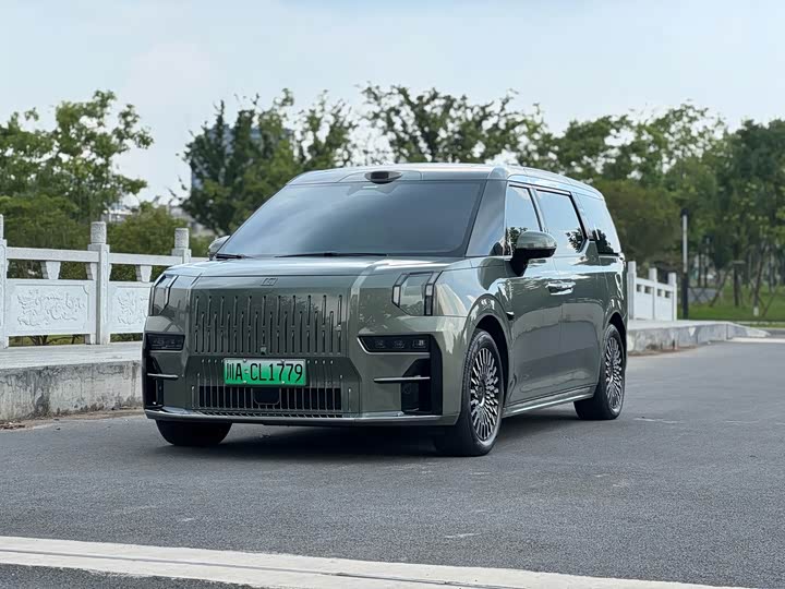 Zeekr 009 2024 6-Seater Executive AWD 108kWh