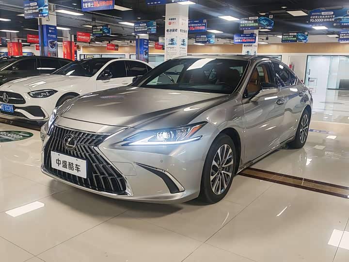 Lexus ES 2022 300h Excellence Edition