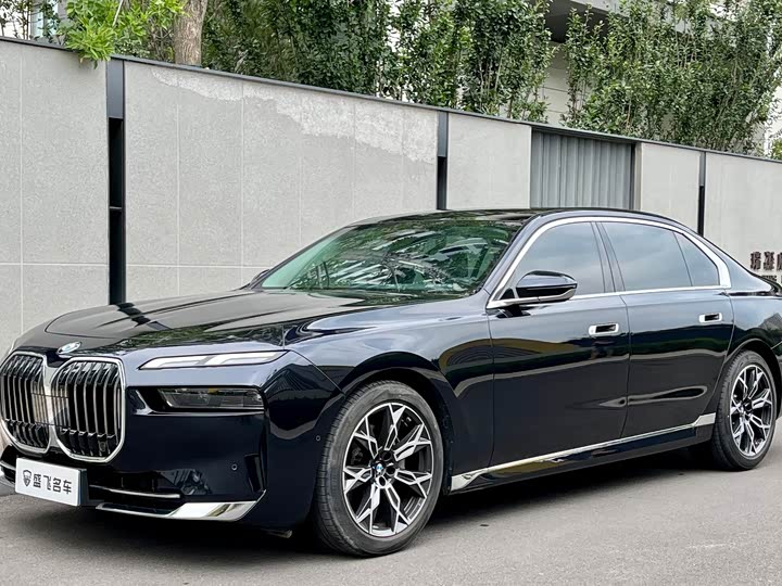 BMW 7 Series 2023 735Li Luxury Line
