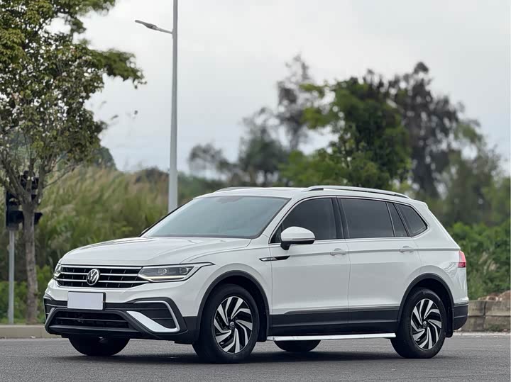 2022 Tiguan L 2022 330TSI automatic two-wheel drive smart version
