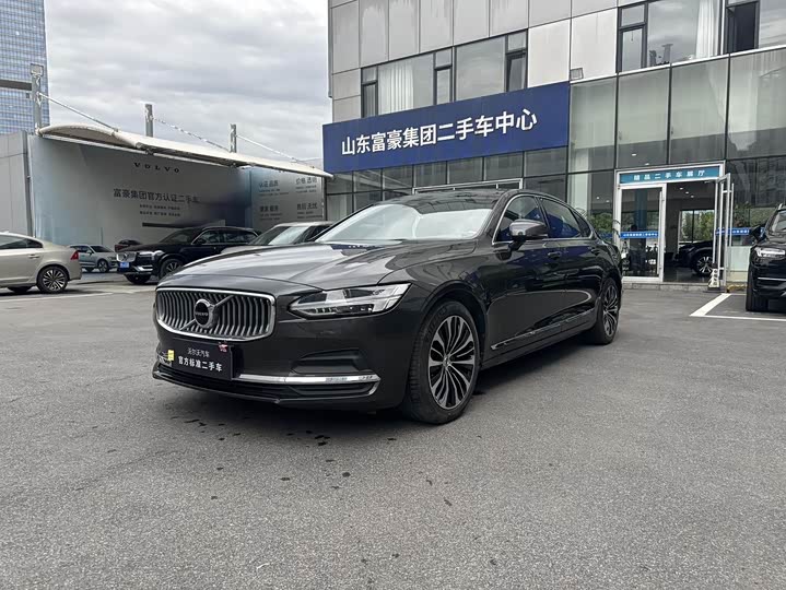 Volvo S90 2024 B5 Momentum Luxury Edition