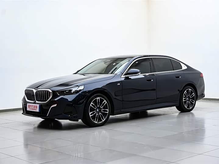 2024 BMW 5 Series 2024 530Li Leading M Sports Package