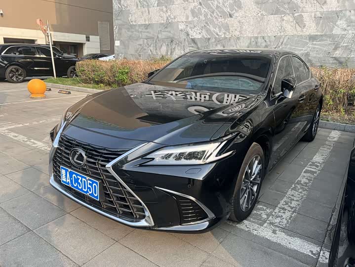 2025 Lexus ES 2025 200 Premium Edition