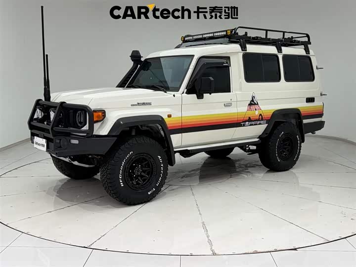2025 Land Cruiser (imported) LC78 2024 4.0L Middle East version