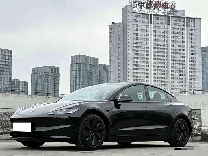 Model 3 2025 model long range all-wheel drive version
