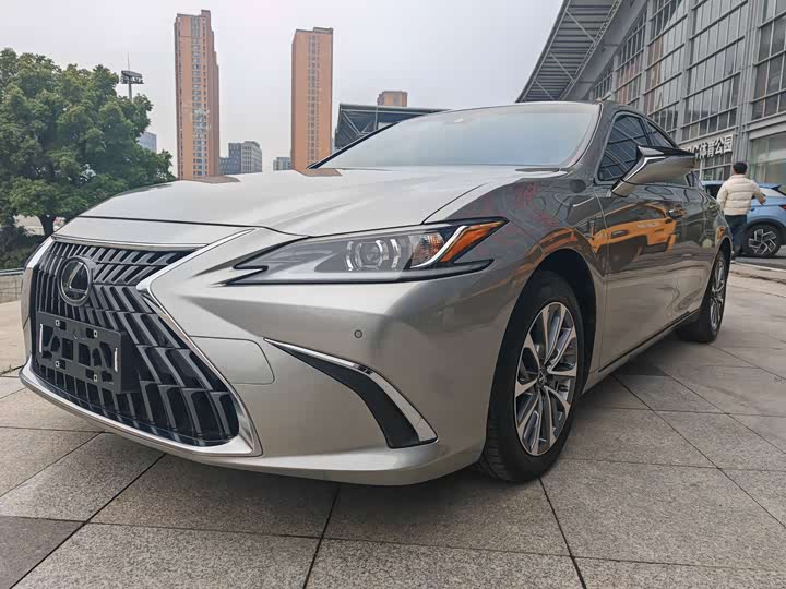 2023 Lexus ES 2023 200 Excellence Edition