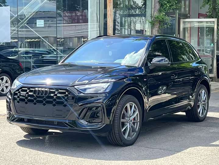 Audi Q5L 2022 model facelift 45T luxury and dynamic model