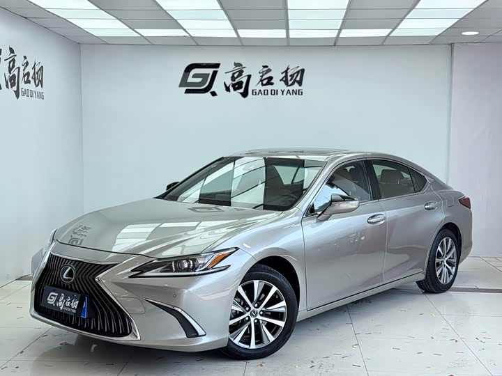Lexus ES 2021 model 200 luxury version 
