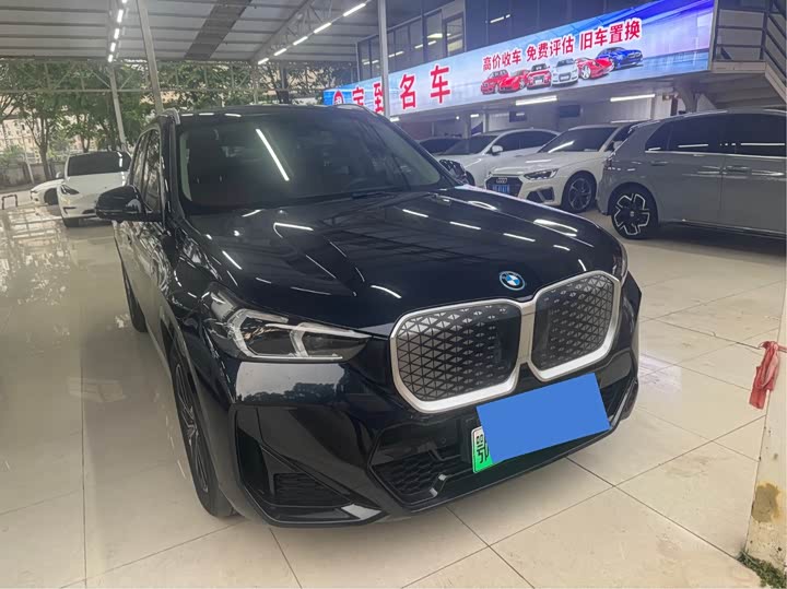 BMW iX1 2023 eDrive25L M Sport Kit
