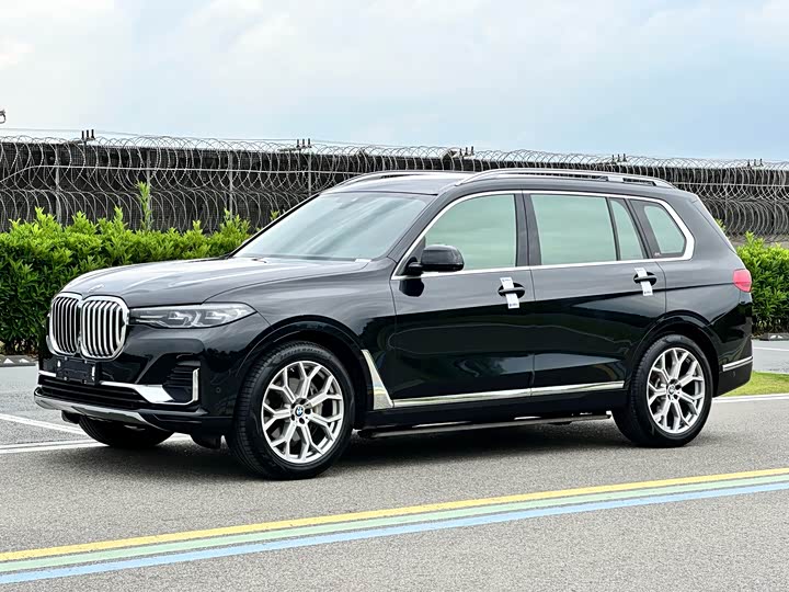 BMW X7 2022 xDrive40i Leading Luxury Package