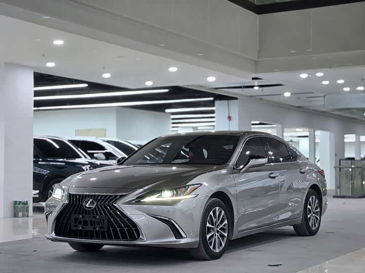 2024 Lexus ES 2024 200 Premium Edition