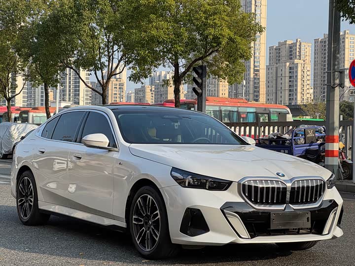 2024 BMW5 Series 2024 Model 525Li M Sports Package