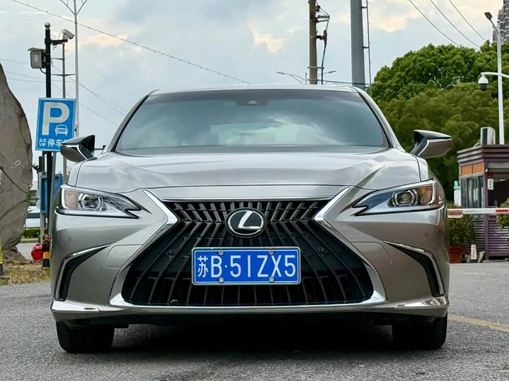 2022 Lexus ES 2022 200 Excellence Edition