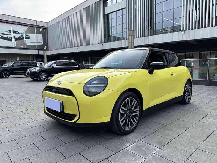 Electric MINI COOPER 2024 model 456km COOPER E Classic