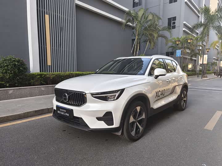VolvoXC40 2025 Model B4 4WD Zhiyuan Luxury Edition