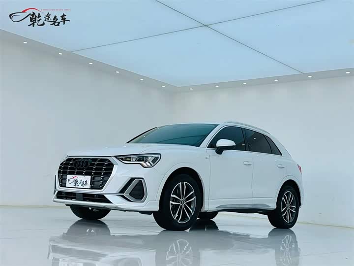 AudiQ3 2022 Model 35 TFSI aggressive and dynamic model