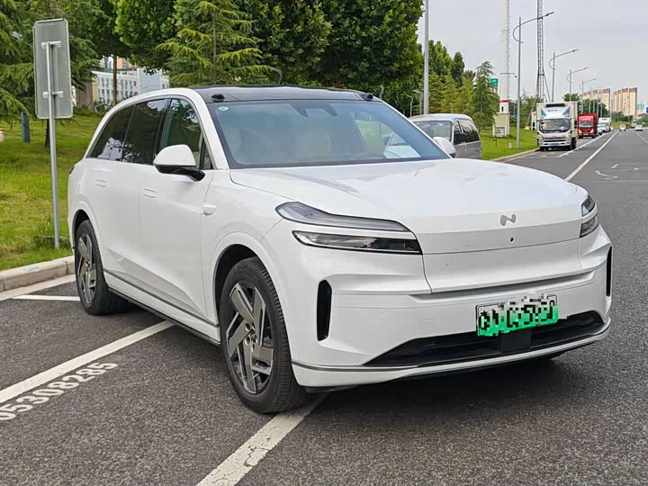 2025 Volvo XC90 Ultra Six-Seater