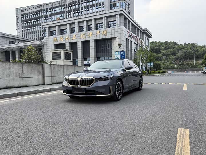 2025 BMW5 Series 2025 Model 530Li PremiumModel Luxury Package