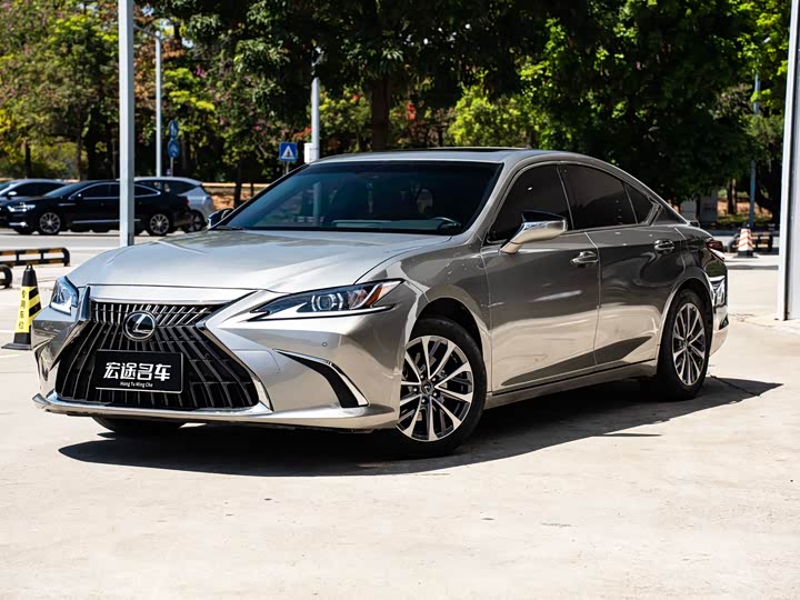 2023 LexusES 2022 Model 300h Excellence Edition