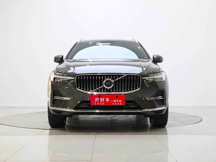 Volvo XC60 2022 model B5 four-wheel drive Zhiyuan luxury version