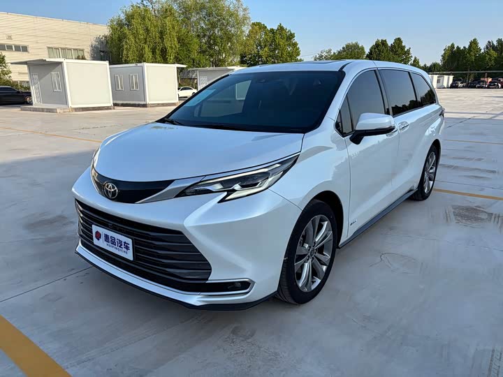 2024 SiennaSIENNA 2024 Model 2.5LHybrid Premium Edition