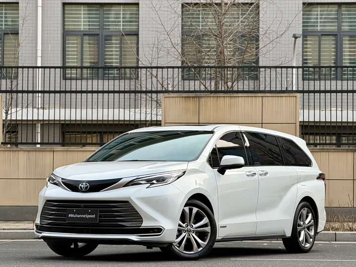 SIENNA 2023 2.5L Hybrid Premium Edition
