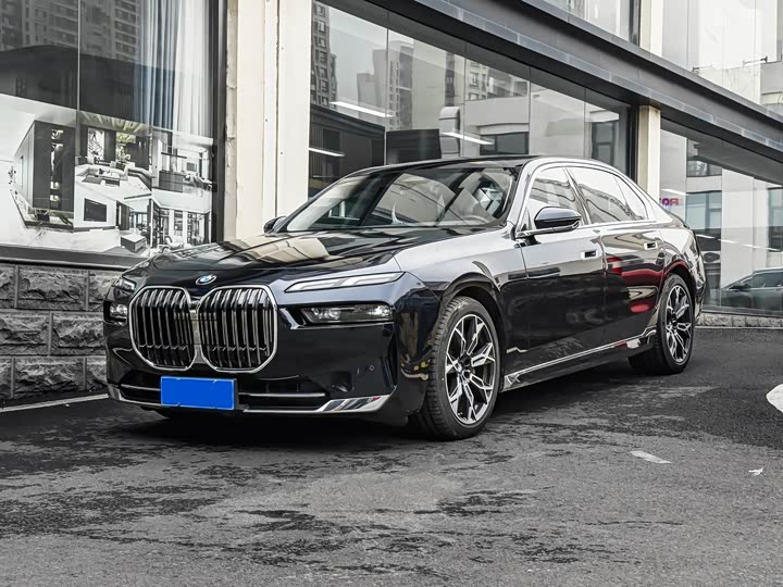 2023 BMW7 Series 2023 Model 735Li Luxury Package