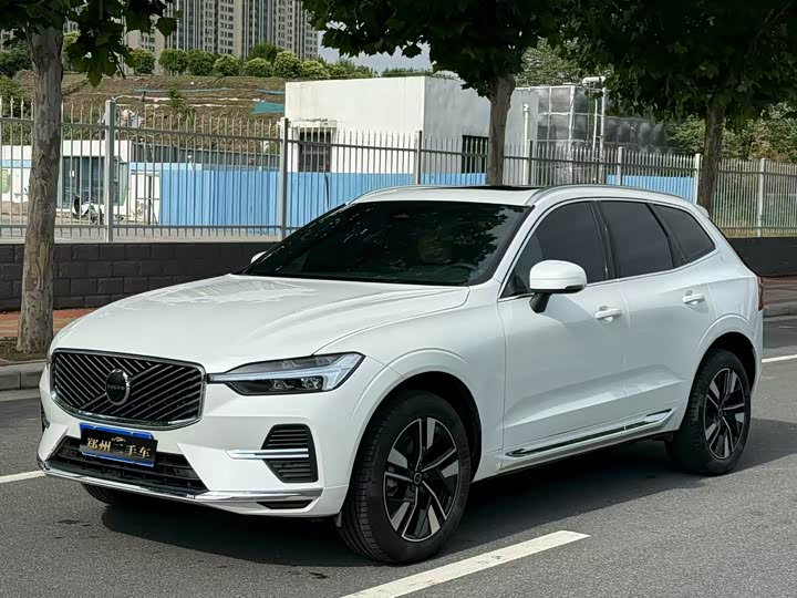 2025 Volvo XC60 2026 B5 four-wheel drive Zhiyuan Deluxe Edition