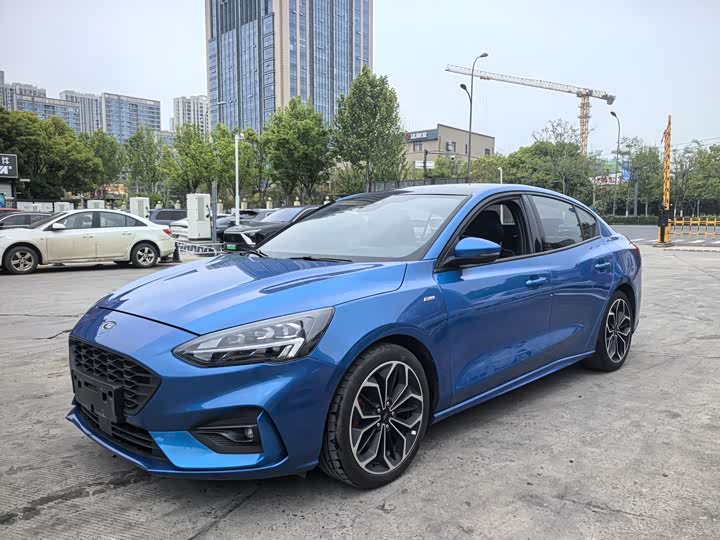 Focus 2021 Model Sedan EcoBoost 180 AutomaticST Line