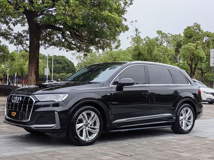 AudiQ7 2024 Model 45 TFSI quattro S lineSportsModel
