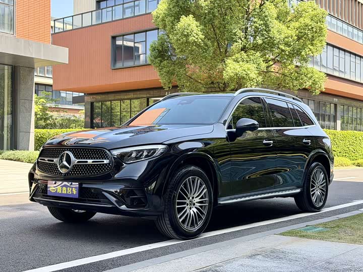 GLC 2025 Model Model GLC 300 L 4MATIC Version 5