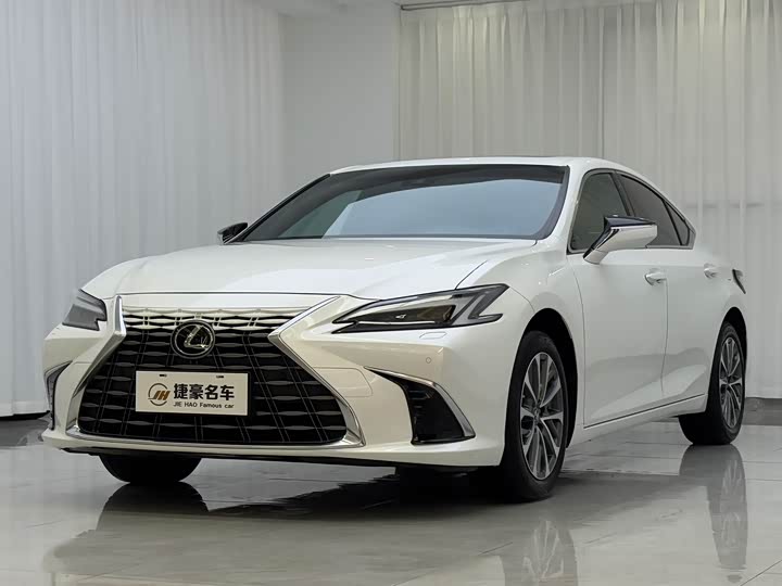 Lexus ES 2025 200 Exclusive Edition