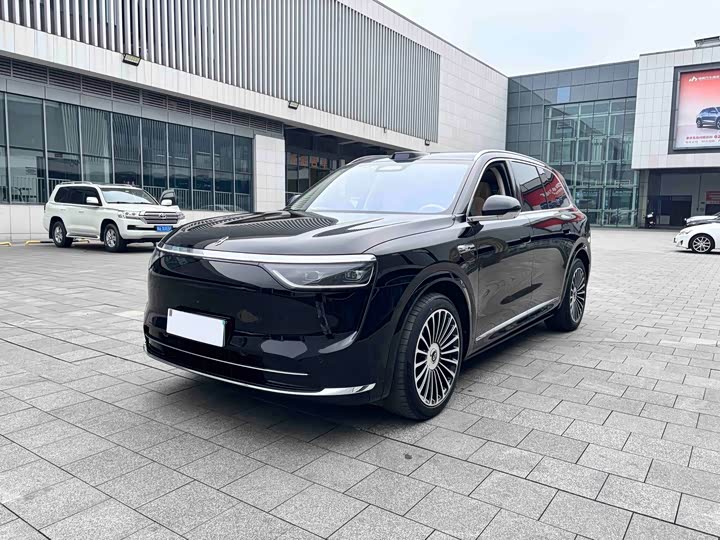 Wenjie M8 2025 extended range Ultra version 53.4kWh 6-seater version (192-line lidar)