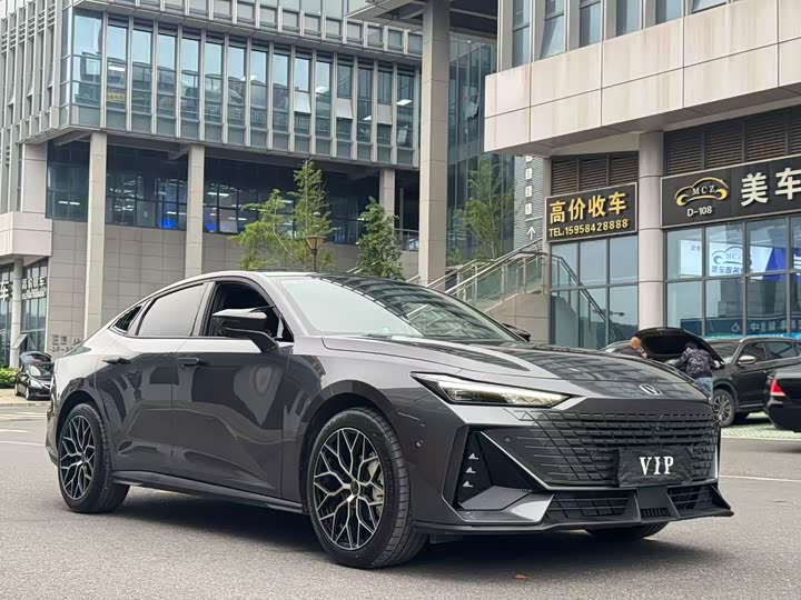 Changan UNI-V 2023 1.5T Smart Pilot Edition