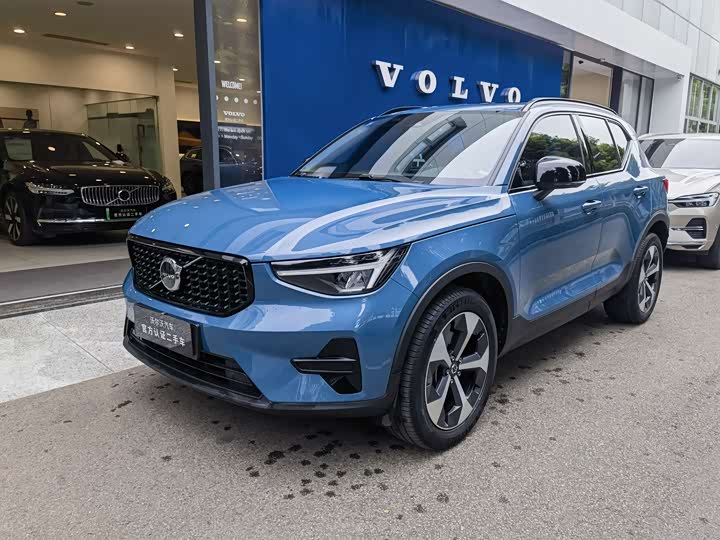 2023 2023 Volvo XC40 B4 AWD Plus Sports Edition