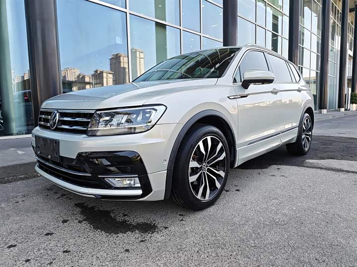 2021 Tiguan L 2021 330TSI automatic two-wheel drive R-Line flagship version