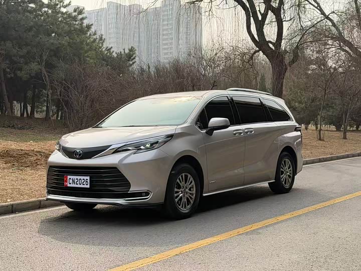 SIENNA 2021 model 2.5L hybrid comfortable version