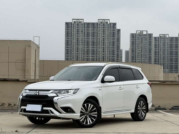 Outlander 2021 facelift 2.0L 2WD smooth version 5 seats