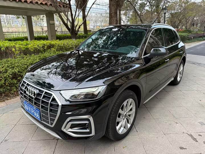 Audi Q5L 2022 40T luxury and elegant model